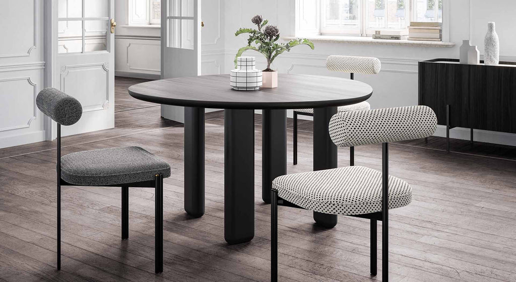 Caillou table